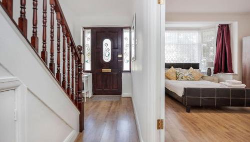 Lovely 4 Bedrooms House Near Romford Station With Parking - Foto 2