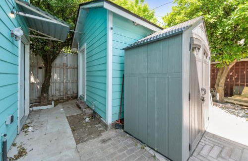 Tiny & Chic Heights Hideaway with Free Parking - Foto 10