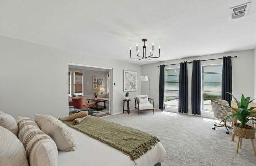 Spacious 5BR Getaway with Pool - Foto 25