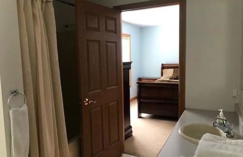 Lakeside Snowmobile - Ski Villa, 4BR 2BA, sleeps 10 - Foto 31