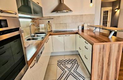 Beautiful Apartment, Beach by foot - Photo 1