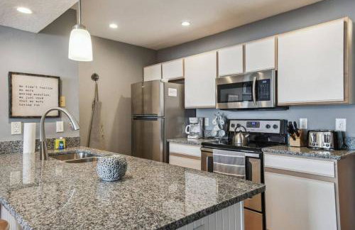 FABULOUS New Decor, Near Dis, Fireplace, Star Wars Children's BR, Next To Pool, LOW rates! - Foto 45