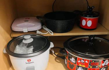 Modern 4BR Home with Wi-Fi & Garage Games - Foto 31