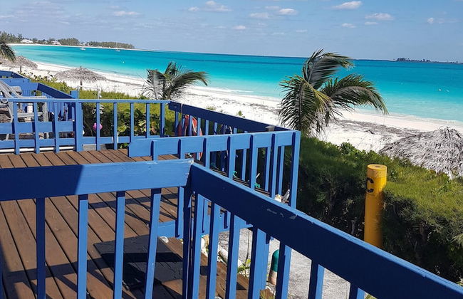 Spacious Villa On The Beach - Photo 32