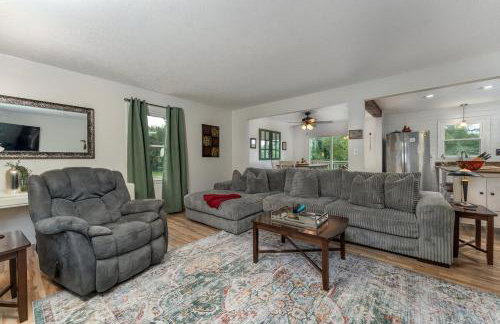 Cozy and Bright 3br apartment 15 min to DT Avl - Foto 11