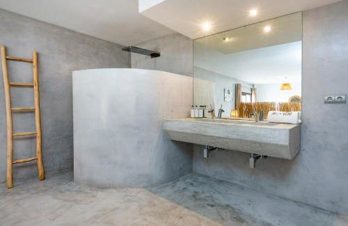 Modern Villa with Seaviews Sleeps 14 - Foto 32