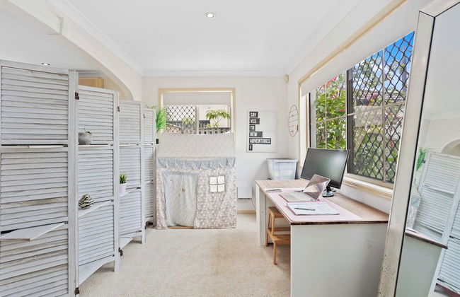 Waterfront Canal Escape in Burleigh - Photo 16