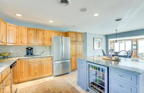 Pool and Stunning Water Views Kent Island Home! - Foto 9