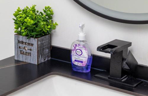 Pasadena Charming Vacation Home with Hot Jacuzzi - Photo 58