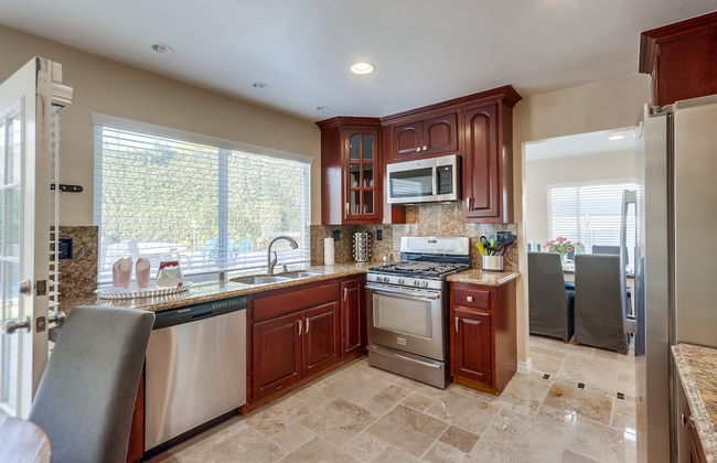 Beautiful Backyard Oasis 5 bedroom 3 Bathroom Home - Foto 17