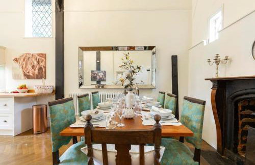 Dorney Windsor Legoland 5 Star Stay for upto 14 guests - Photo 10