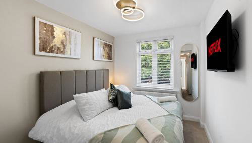 Luxury 4-Bed Family & Group Home-King or Twin Beds-Driveway, Garden-Near Gatwick - Foto 3