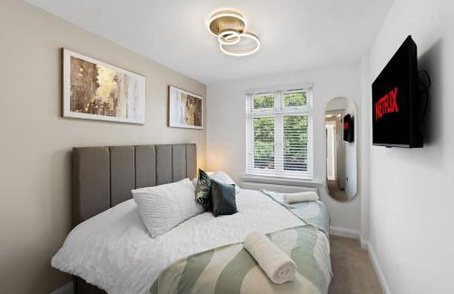 Luxury 4-Bed Family & Group Home-King or Twin Beds-Driveway, Garden-Near Gatwick - Foto 3