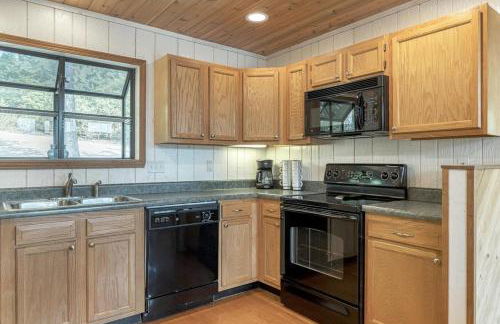 Linden Lakefront Retreat with Kayaks - Foto 9