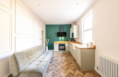 Newly Renovated Chandos Gardens by Prescott Apartments - Foto 2