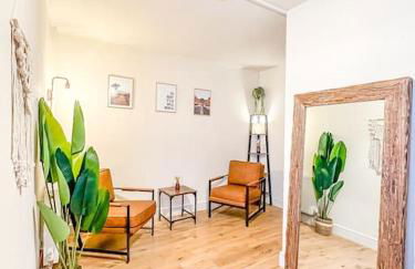 Oasis split level flat in Zone 1 - Photo 1