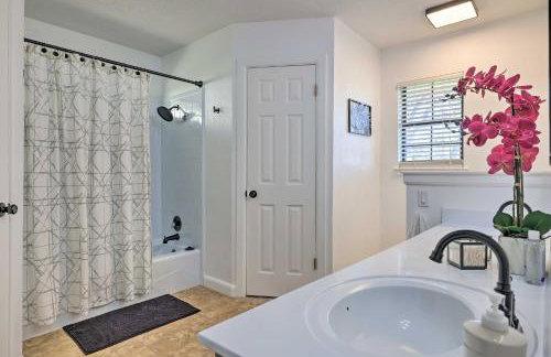 3 Mi to Dtwn! Riverfront Seguin Home w/ Sunroom - Foto 16