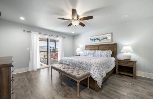 The Fox Den 4BR/3BA- Near HWY 12 Bridge-Lakefront - Foto 17