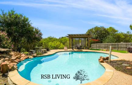 Elite 4BR 2BA Holiday Home with Hot Tub, Pool, and BBQ - Foto 1