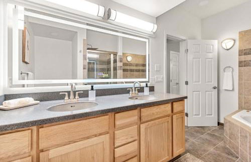 3100 SF 2 en suites, dedicated theatre-game room - Photo 13