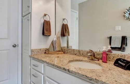 Pool and Dock Access Lakefront Hot Springs Condo! - Foto 30