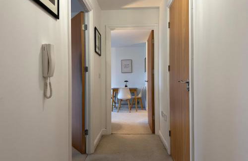 2 Bedroom Flat Free Parking Close to Gatwick - Foto 5