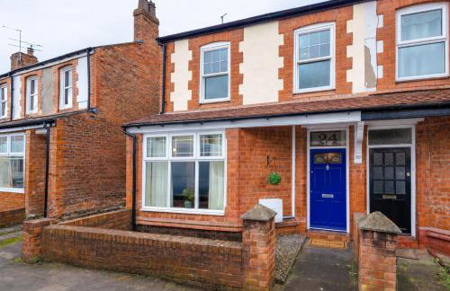 Cosy 3-Bed, Sleeps 5, Free Parking, Long and Short Stays - Photo 7