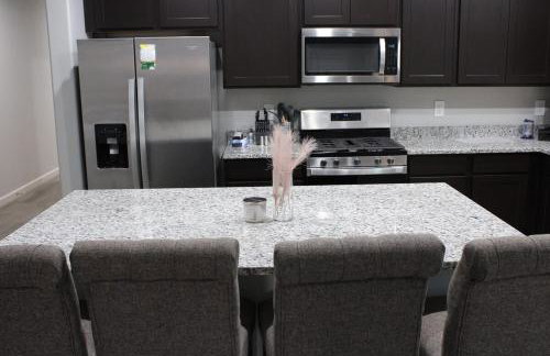 Modern Desert Retreat w AC & Mountain Views - Foto 28