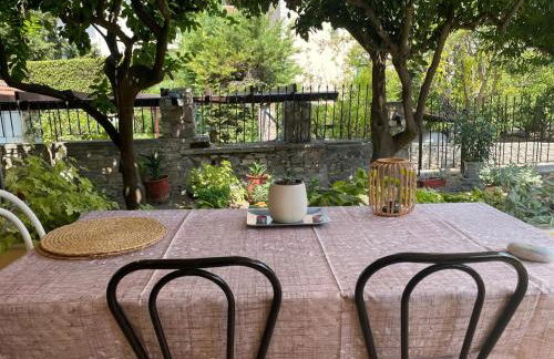 Peculiar Garden Apartment - Photo 8