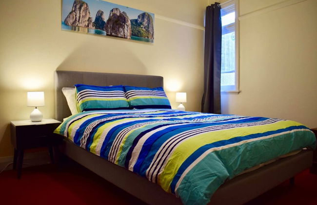 Comfortable 3 Bedroom Apartment In Trendy Haberfield - Photo 5