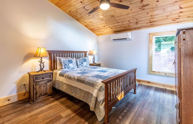 Stunning 2BR Cabin with Mountain Views - Foto 5