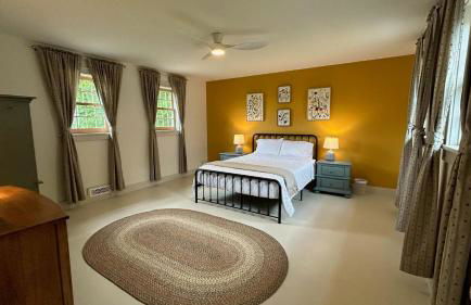 52-Acre Berkshires Farmhouse • Fire Pit Outdoor Dining Trails Copper Kettle Farm by AvantStay - Foto 4