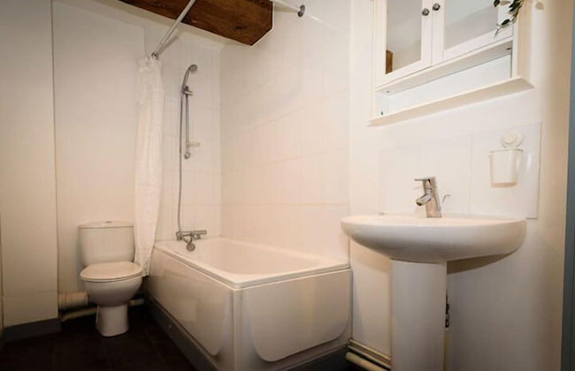 Karah Suites - Gloucester Docks - Photo 20