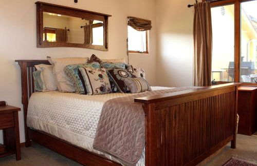 Romantic and Relaxing Villa Retreat with a Jacuzzi near Somis, California - Photo 4