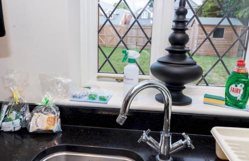 Luxurious Country House with Cinema Games Room - Pass the Keys - Photo 33