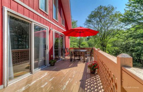 Beautiful Chalet with Hot Tub & Sauna in Poconos - Foto 14