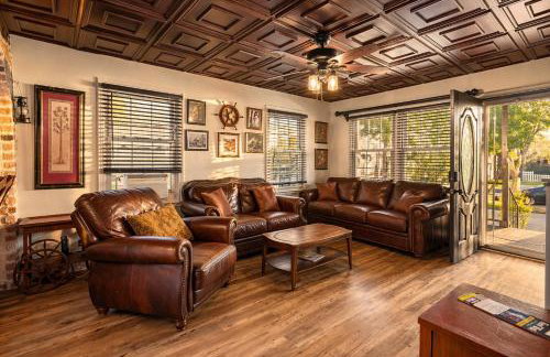 Romantic Colonial Hideaway in Historic Downtown - Pet Friendly - Foto 9