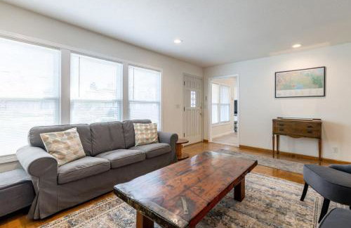 Quaint and Charming 4BR Tranquil Palo Alto Retreat - Photo 12