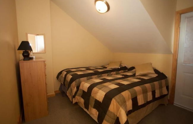 Creekview Court by Apex Accommodations - Photo 5