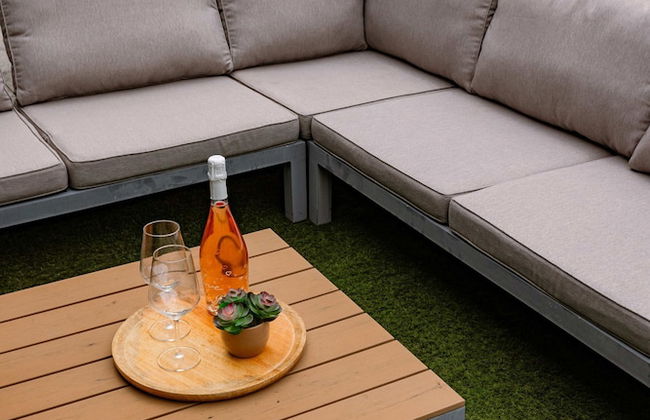 Modern Apartment With Large Terrace - Photo 14