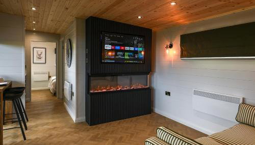 Staining Luxury Lodges - Photo 2