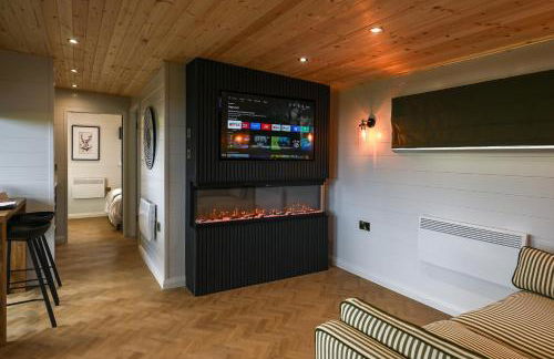 Staining Luxury Lodges - Photo 2