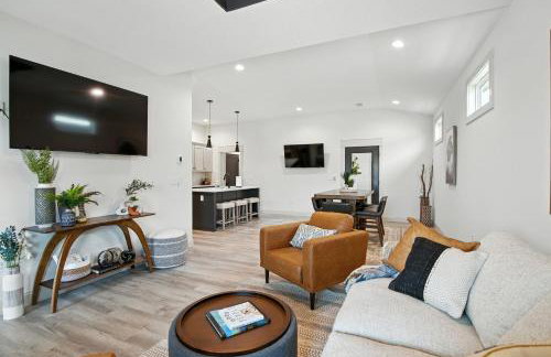 Brand New Cool Comfy Lawrence Retreat Duplex - Photo 13