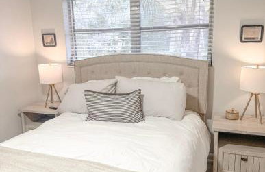 Tropical PoolHome Walk to Shops Near Beach - Foto 55