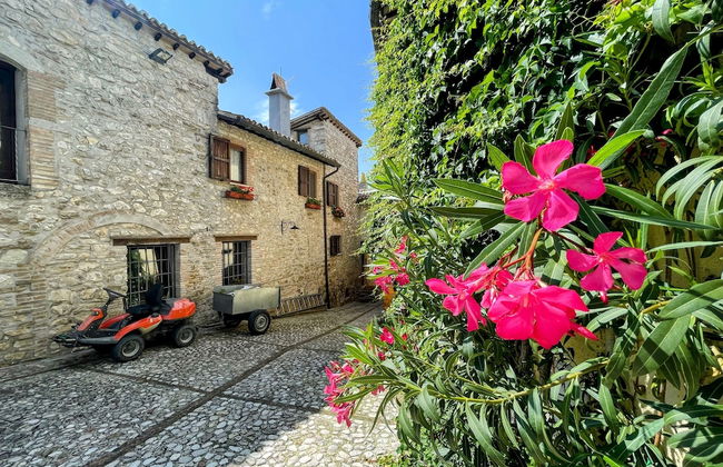 Vicolo - Sleeps 5 With air Con, Wifi, Balcony for Dining and Pool - Photo 76