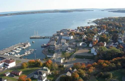 Updated Historic Water St 2 Bdr, 2 Bath apartment. - Photo 9