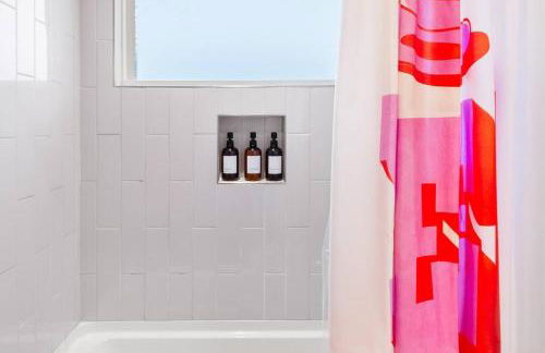 Ultimate Bach 10min to DT IG Walls Every Room - Foto 31