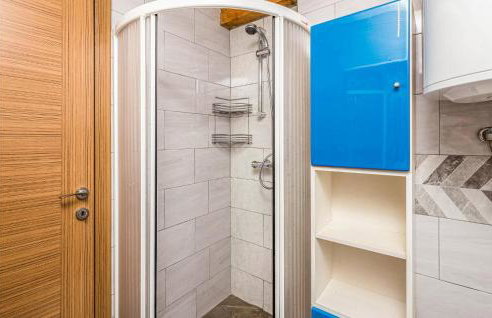 1 Bedroom Beautiful Home In Jurdani - Foto 24