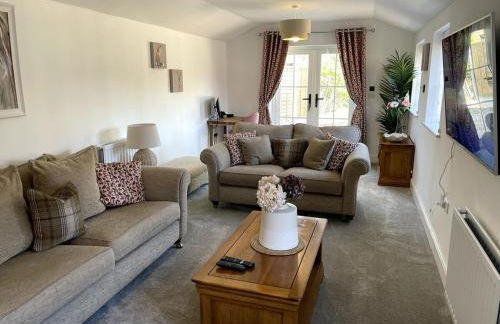 Spacious Family Friendly Cottage - Photo 16