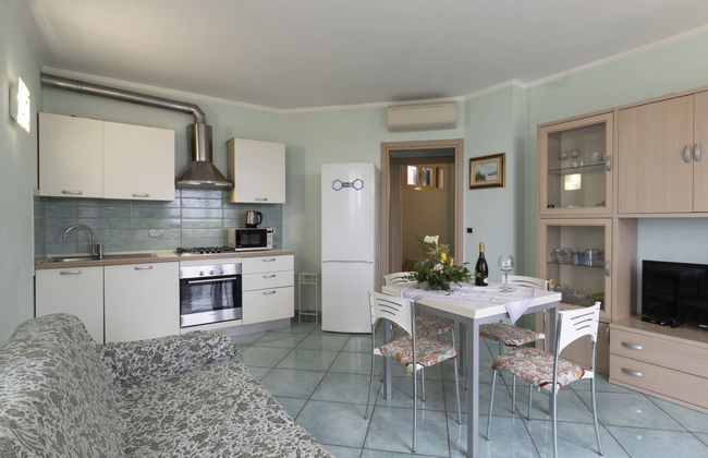 3 bedroom House in Cipressa with garden and terrace - Photo 2